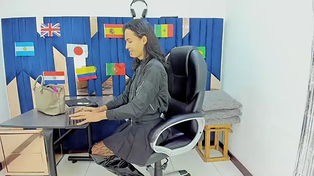 Aisha hotts777 online show from 29, 6, 2026
