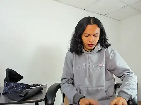 Aisha hotts777 online show from 2, 12, 2025