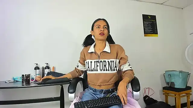 Aisha hotts777 online show from 27, 11, 2025