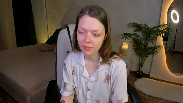 Lunar Lily online show from 17, 12, 2025