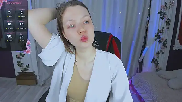 Lunar Lily online show from 15, 10, 2025