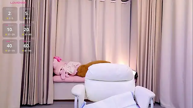 niannian18 online show from 28, 10, 2025