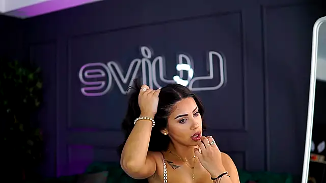 Snapshot of SiennaRuh chatting on 3, 11, 2025 SiennaRuh online show from 3, 11, 2025