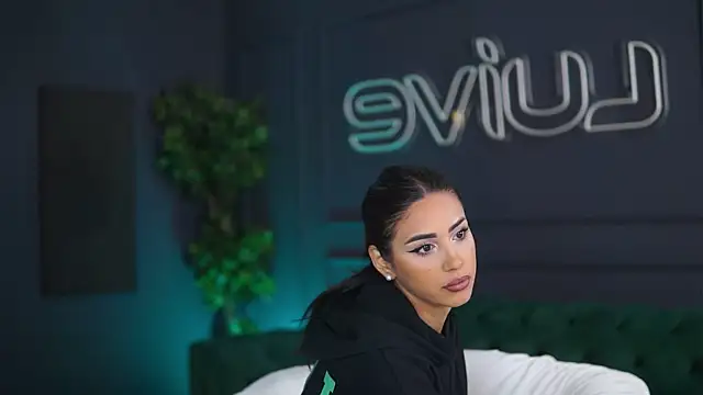 Snapshot of SiennaRuh chatting on 11, 10, 2025 SiennaRuh online show from 11, 10, 2025