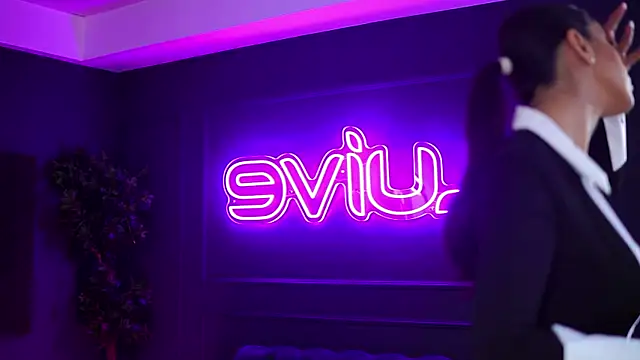 Snapshot of SiennaRuh chatting on 28, 10, 2025 SiennaRuh online show from 28, 10, 2025