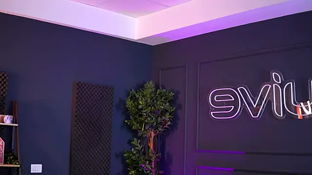 Snapshot of SiennaRuh chatting on 4, 12, 2025 SiennaRuh online show from 4, 12, 2025