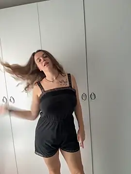 TenderLaGlamor online show from 16, 10, 2025