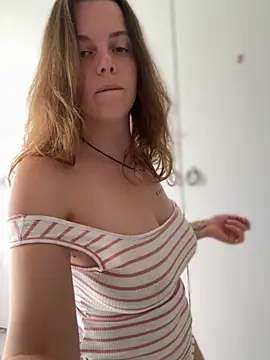 TenderLaGlamor online show from 11, 9, 2025