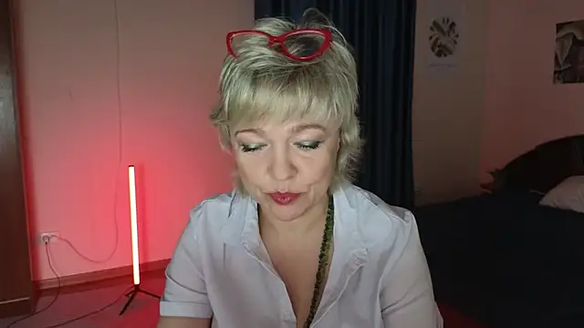 Snapshot of Rosette_Pricky chatting on 5, 11, 2025 Rosette Pricky online show from 5, 11, 2025