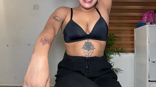 LucytheDevilQueen online show from 22, 6, 2026