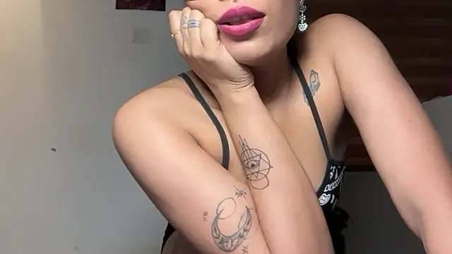 LucytheDevilQueen online show from 25, 6, 2026