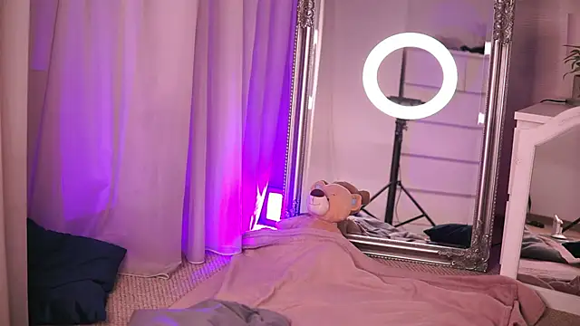 ChloeObril online show from 24, 10, 2025