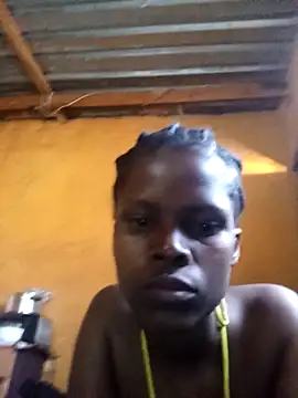 Snapshot of Caramelchick01 chatting on 8, 10, 2025 Caramelchick01 online show from 8, 10, 2025