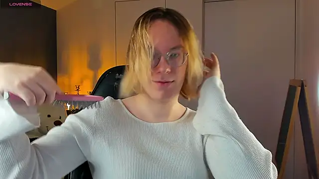 Amanda Butlerr online show from 13, 11, 2025