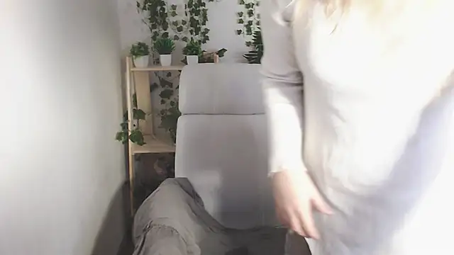 Amanda Butlerr online show from 5, 12, 2025