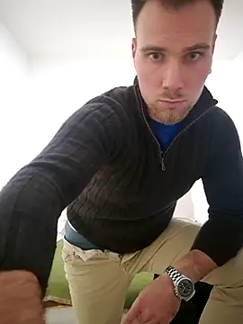 Snapshot of mrlyuis chatting on 25, 11, 2025 mrlyuis online show from 25, 11, 2025