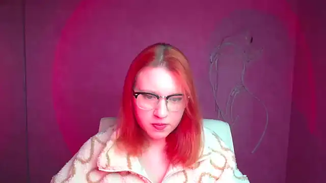 ScarletVixen  online show from 17, 9, 2025