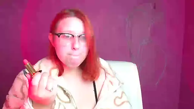 ScarletVixen  online show from 18, 9, 2025