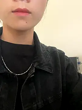 Snapshot of thaoyeuuu chatting on 10, 9, 2025 thaoyeuuu online show from 10, 9, 2025