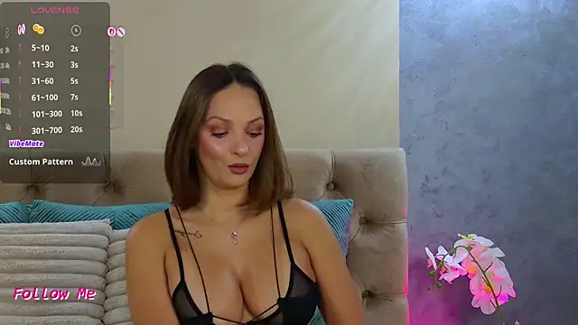 Snapshot of LaraQ chatting on 13, 9, 2025 LaraQ online show from 13, 9, 2025