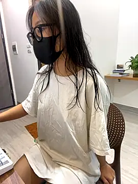 Snapshot of bunny_b4nny chatting on 28, 10, 2025 bunny b4nny online show from 28, 10, 2025