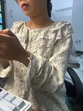 Snapshot of bunny_b4nny chatting on 28, 11, 2025 bunny b4nny online show from 28, 11, 2025