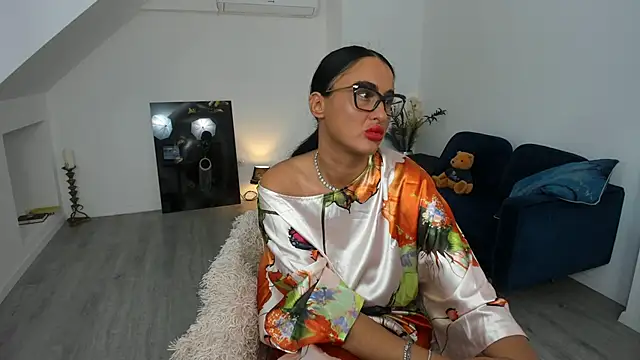 Helen Sinn online show from 20, 9, 2025
