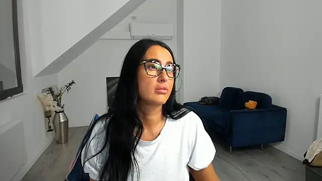 Helen Sinn online show from 6, 10, 2025
