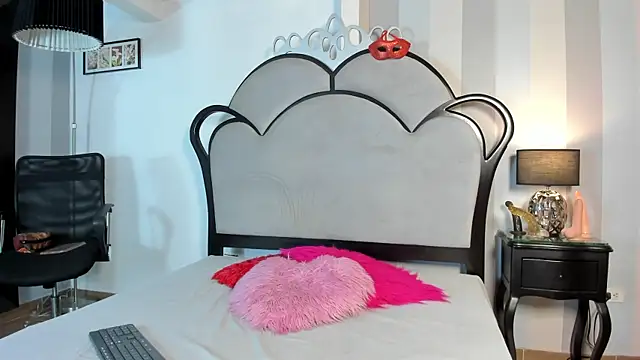 Snapshot of MiaAmore_ chatting on 11, 7, 2026 MiaAmore online show from 11, 7, 2026