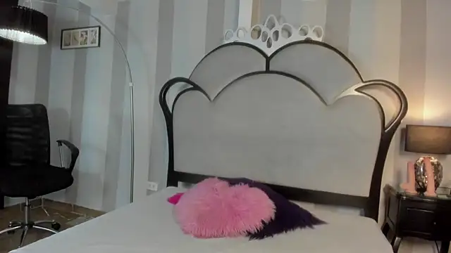 MiaAmore  online show from 5, 3, 2026