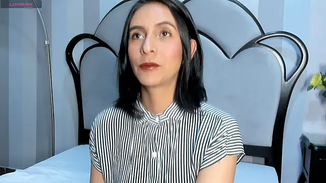 Snapshot of MiaAmore_ chatting on 11, 10, 2025 MiaAmore online show from 11, 10, 2025