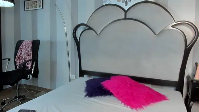 MiaAmore  online show from 6, 2, 2026