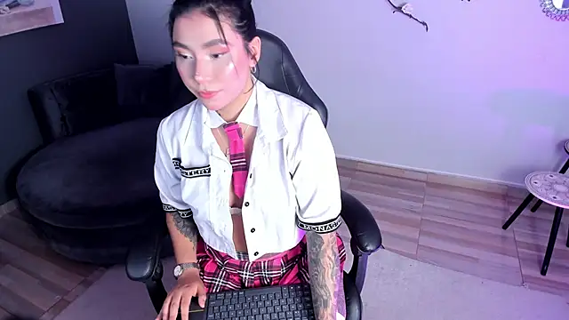 Snapshot of emy_williams chatting on 26, 5, 2026 emy williams online show from 26, 5, 2026