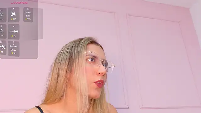 Snapshot of MaddieTease chatting on 28, 10, 2025 MaddieTease online show from 28, 10, 2025