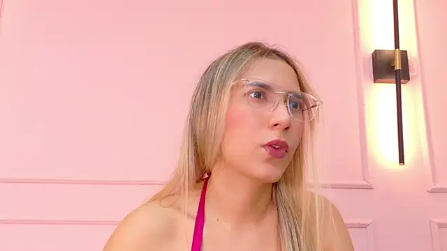 Snapshot of MaddieTease chatting on 26, 11, 2025 MaddieTease online show from 26, 11, 2025