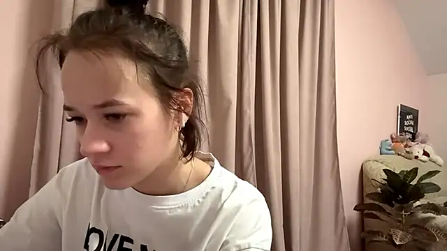 KellySayli online show from 15, 9, 2025