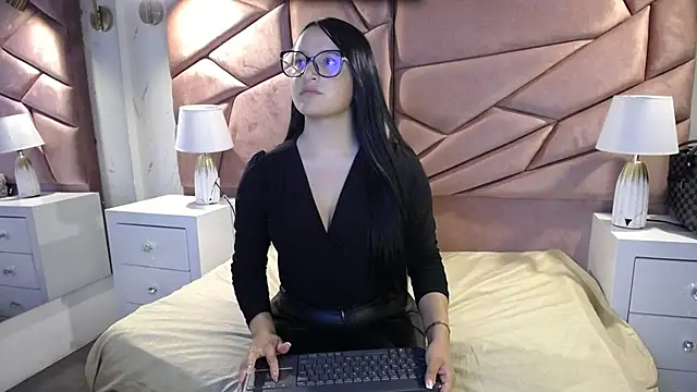 Snapshot of Megan_blue5 chatting on 8, 10, 2025 Megan blue5 online show from 8, 10, 2025