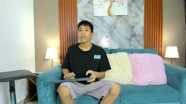 BEAUTY BOYS1 online show from 25, 2, 2026