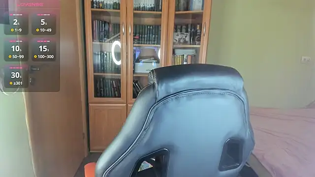 MiaLores online show from 12, 4, 2026