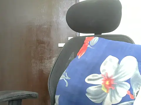 Snapshot of CuteMahii chatting on 13, 9, 2025 CuteMahii online show from 13, 9, 2025