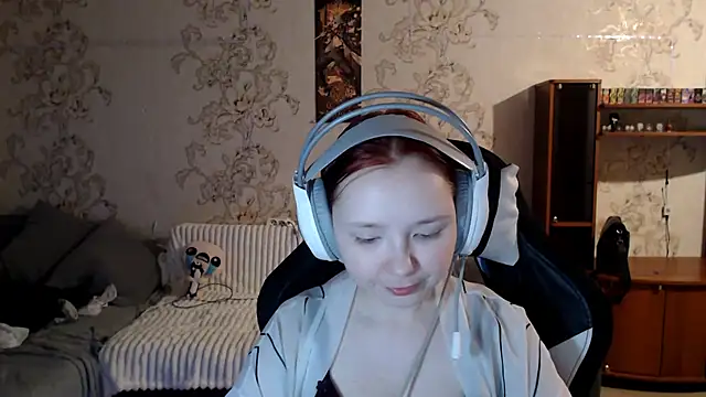 PansyBorriello online show from 14, 9, 2025