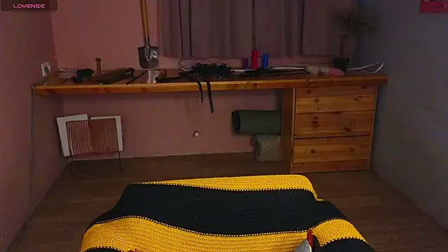 Snapshot of laracroftmansion chatting on 26, 5, 2026 laracroftmansion online show from 26, 5, 2026