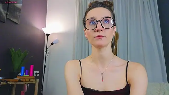 Snapshot of laracroftmansion chatting on 27, 5, 2026 laracroftmansion online show from 27, 5, 2026