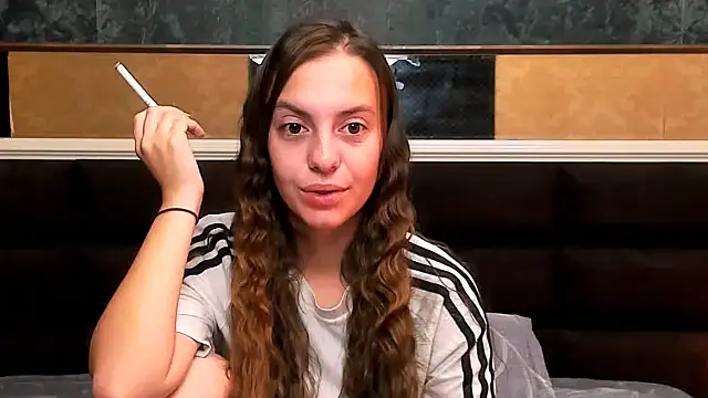 Snapshot of MillieTinny chatting on 18, 10, 2025 MillieTinny online show from 18, 10, 2025