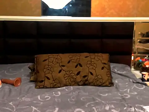 Snapshot of MillieTinny chatting on 20, 10, 2025 MillieTinny online show from 20, 10, 2025