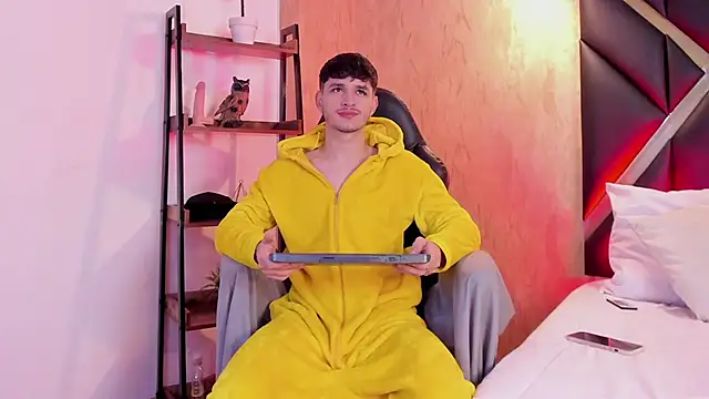 LiamMuller online show from 30, 10, 2025