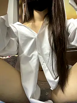 Leyleisanmay online show from 5, 11, 2025