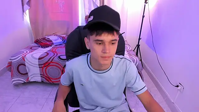 Snapshot of Aron_Boyy chatting on 24, 4, 2026 Aron Boyy online show from 24, 4, 2026
