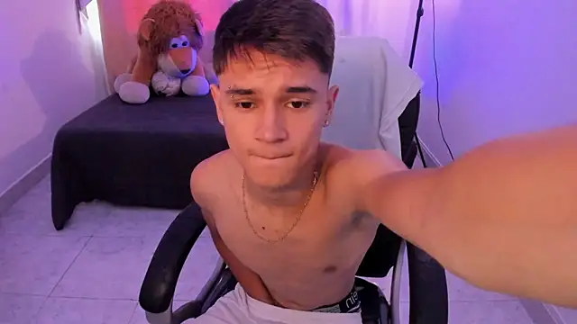 Aron Boyy online show from 2, 4, 2026