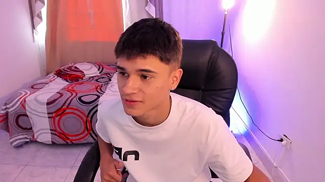 Snapshot of Aron_Boyy chatting on 6, 5, 2026 Aron Boyy online show from 6, 5, 2026